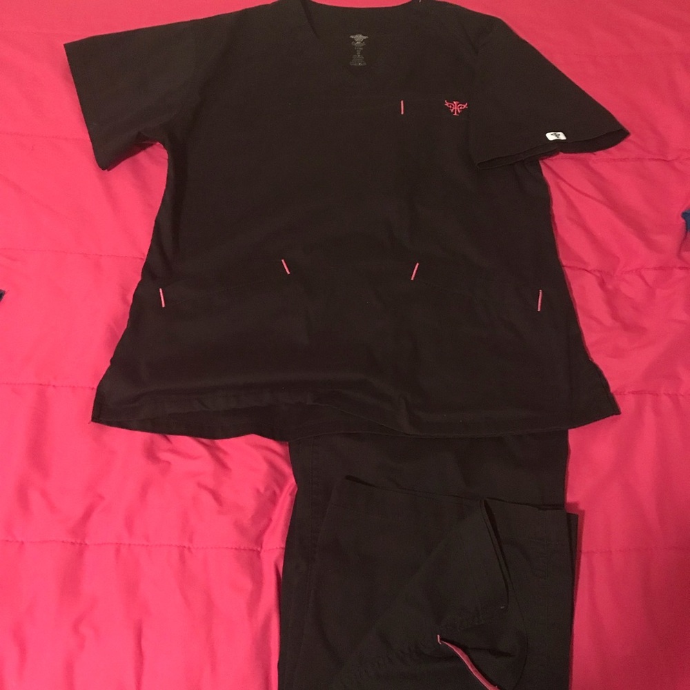 Med Couture Ez Flex scrub set